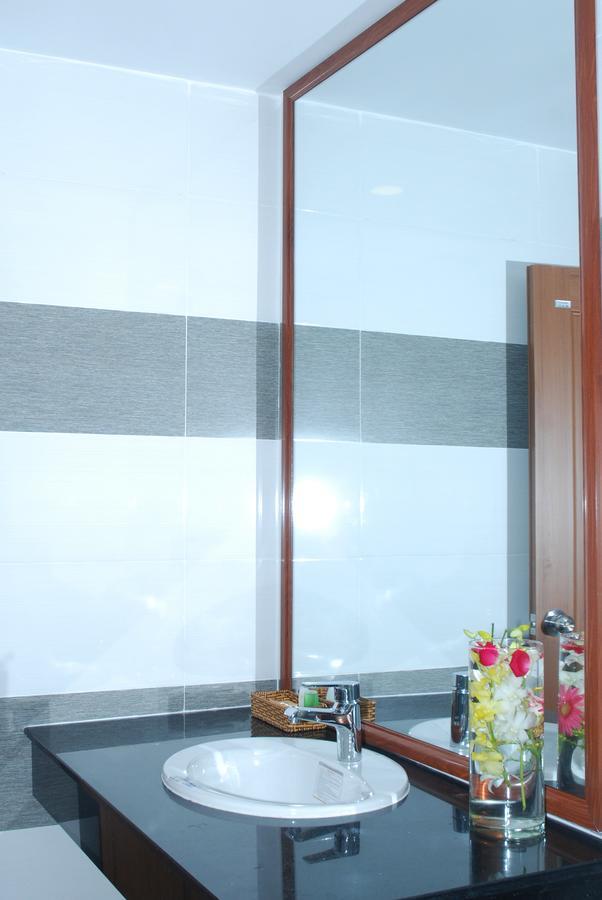Golf Star Hotel Thành Pho Ho Chí Minh Esterno foto