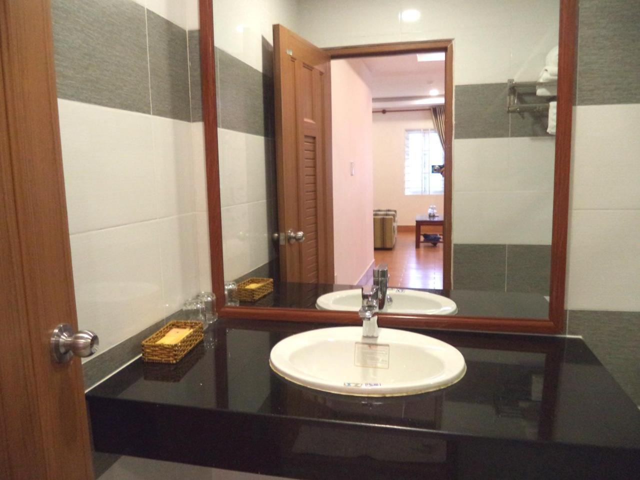 Golf Star Hotel Thành Pho Ho Chí Minh Esterno foto